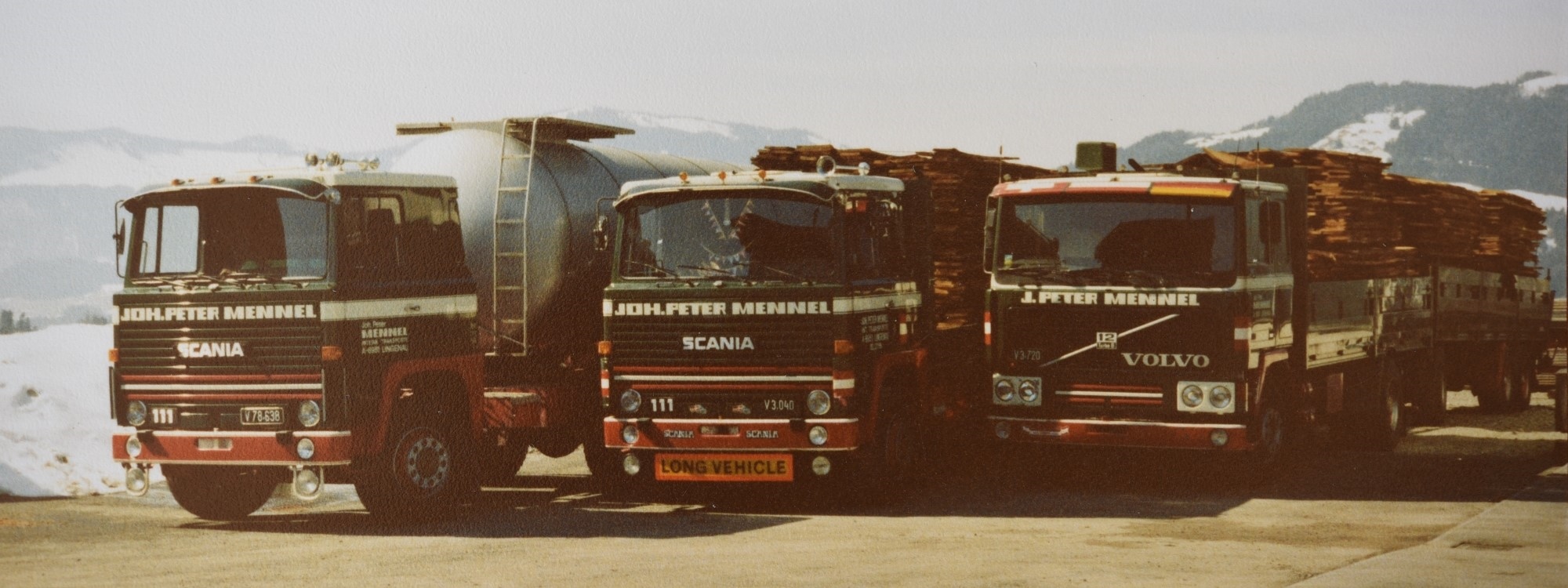 JP Mennel Transporte Archivfoto dreier LKWs