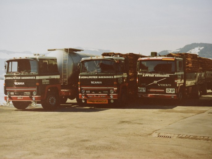 JP Mennel Transporte Archivfoto drei gruene LKW
