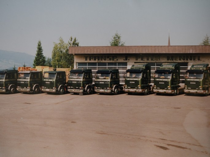 JP Mennel Transporte Archivfoto Fuhrpark mit acht LKWs