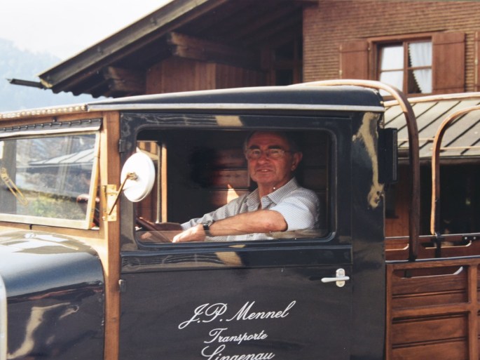 JP Mennel Transporte Johann Peter Mennel in seinem Unic Oldtimer